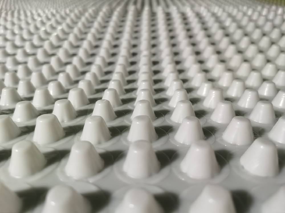 車庫瀝水板廠家 綠化蓄排水板廠家 各地區(qū)發(fā)貨